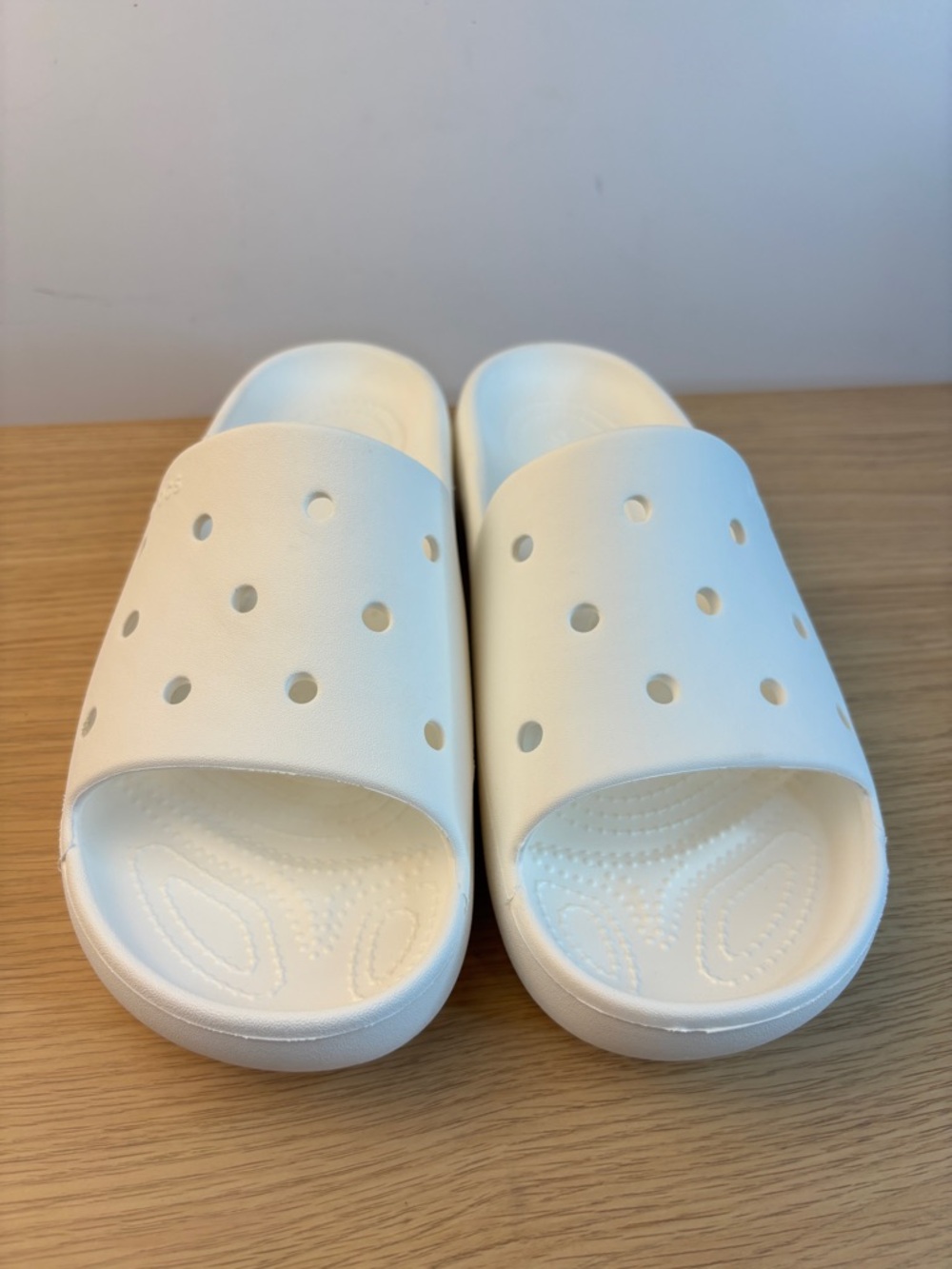 Crocs White Classic Perforated Slide Sandals Woman’s 12 Men’s 10 Like New!!